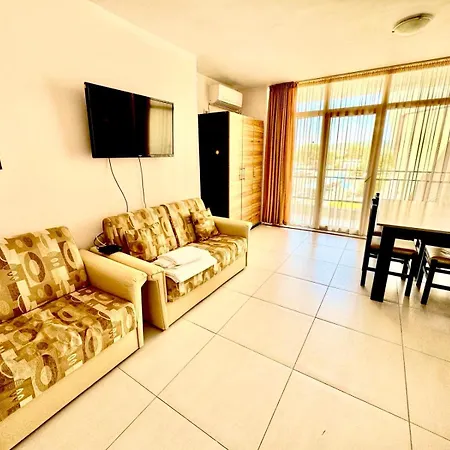 Apartcomplex Grand Kamelia Sunny סאני ביץ'