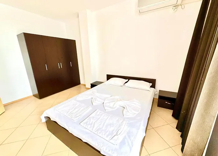 Apartcomplex Grand Kamelia Sunny 公寓 阳光海滩