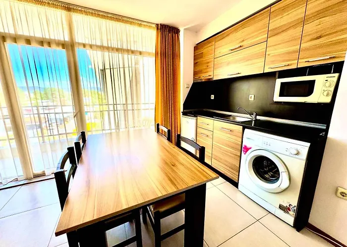 Apartcomplex Grand Kamelia Sunny 阳光海滩
