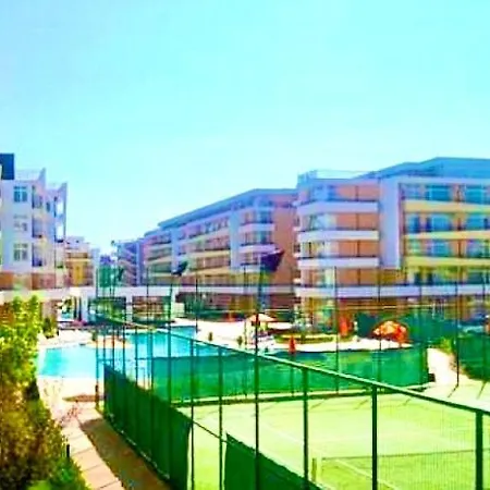 Апартамент Apartcomplex Grand Kamelia Sunny *