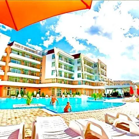 Апартамент Apartcomplex Grand Kamelia Sunny
