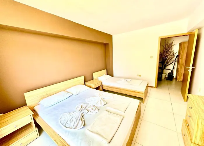 Apartcomplex Grand Kamelia Sunny Apartment